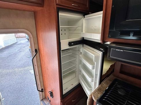 Used 2011 Ford E-450 and Econoline 450 Super Duty w/ Motorhome Prep Pkg image 21