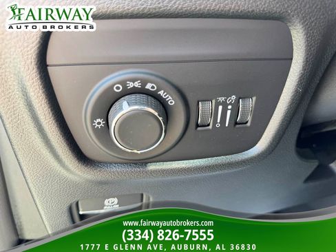 Used 2025 Jeep Grand Cherokee Altitude image 17