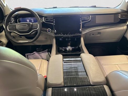 Used 2022 Jeep Wagoneer Series II AWD/4WD image 11