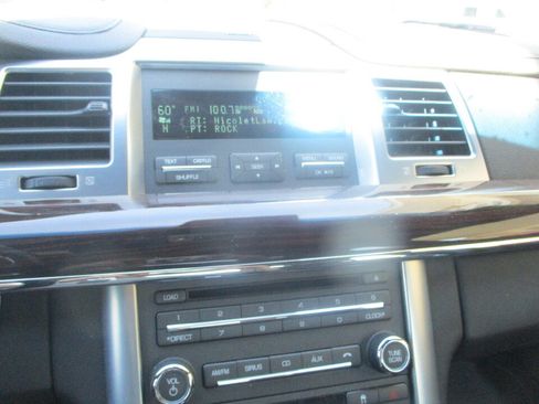 Used 2010 Lincoln MKS AWD image 30