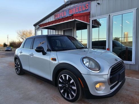 Used 2017 MINI Cooper 4-Door Hardtop image 3