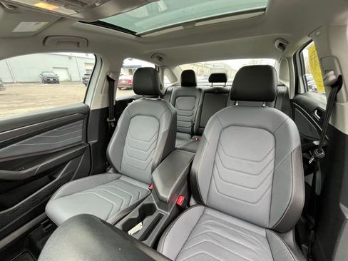 Certified 2025 Volkswagen Jetta SEL image 40