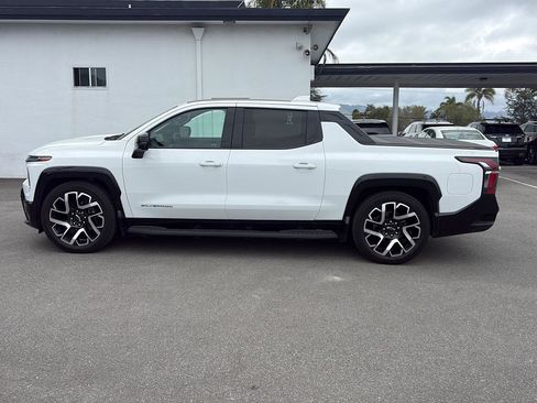 Used 2025 Chevrolet Silverado EV RST AWD/4WD image 6