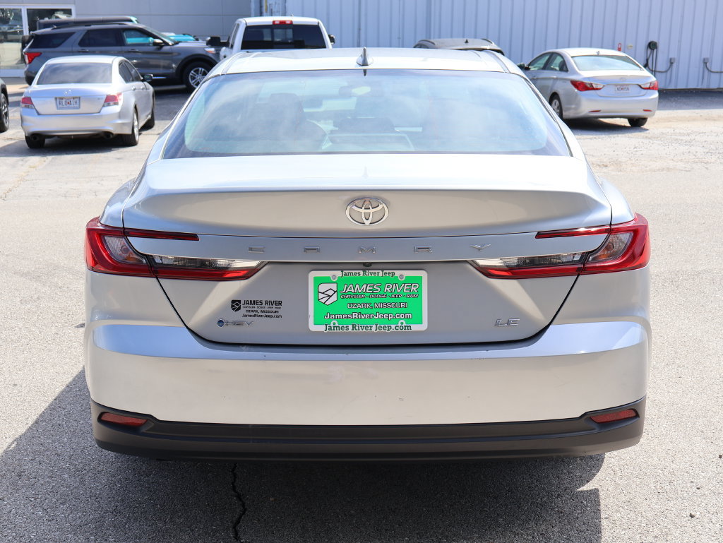 Used 2025 Toyota Camry LE FWD image 4