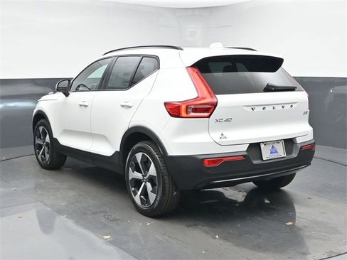 New 2026 Volvo XC40 B5 Core w/ Climate Package image 6