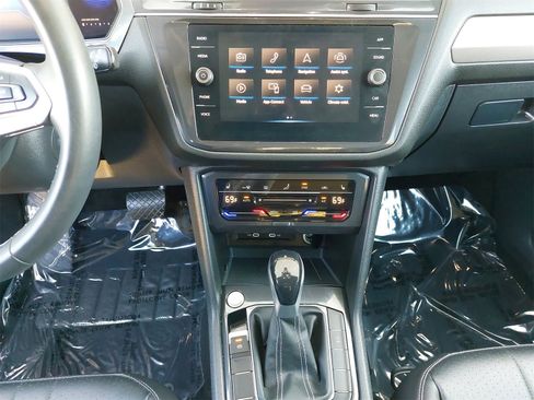 Used 2022 Volkswagen Tiguan SE image 22
