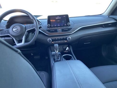 Used 2024 Nissan Altima 2.5 SV image 14