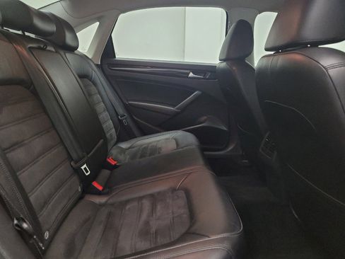 Used 2015 Volkswagen Passat 1.8T SEL Premium image 19