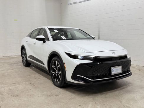 Used 2024 Toyota Crown XLE image 11