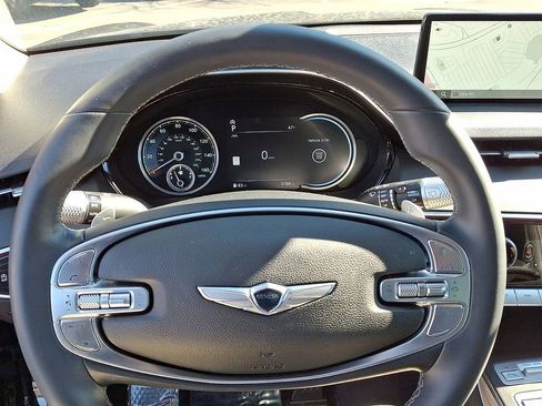 Used 2025 Genesis GV70 2.5T Advanced w/ Advanced Package image 16