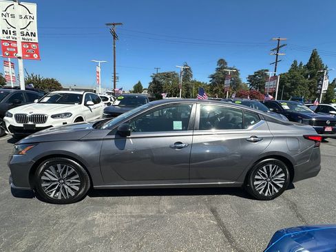 Used 2024 Nissan Altima 2.5 SV FWD image 4