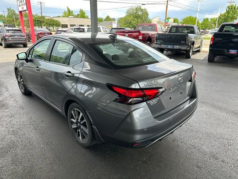 Used 2020 Nissan Versa SV FWD image 5