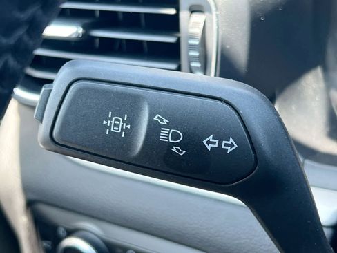 Used 2023 Ford Explorer XLT w/ Equipment Group 202A AWD/4WD image 26
