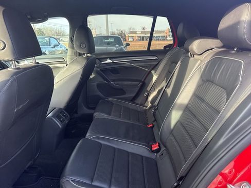 Used 2019 Volkswagen Golf R 4-Door image 18