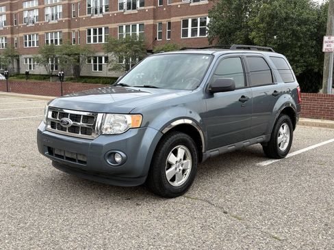 Used 2012 Ford Escape XLT w/ Cargo Pkg FWD image 2