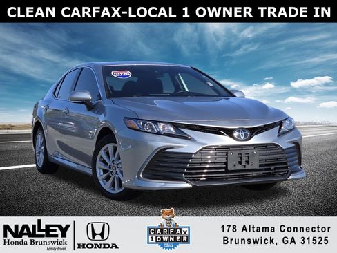 Used 2024 Toyota Camry LE w/ Convenience Package FWD image 1