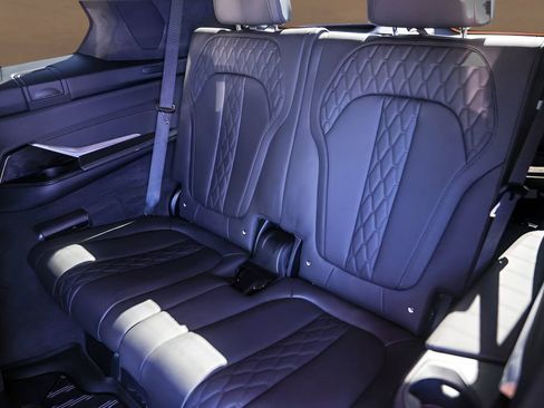 Used 2023 BMW X7 M60i w/ Climate Comfort Package image 27