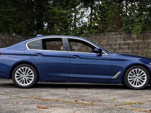 Used 2021 BMW 530i xDrive w/ Convenience Package AWD/4WD image 3