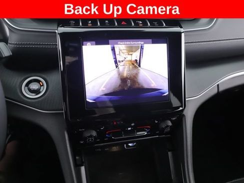 Used 2025 Jeep Grand Cherokee L Altitude AWD/4WD image 24
