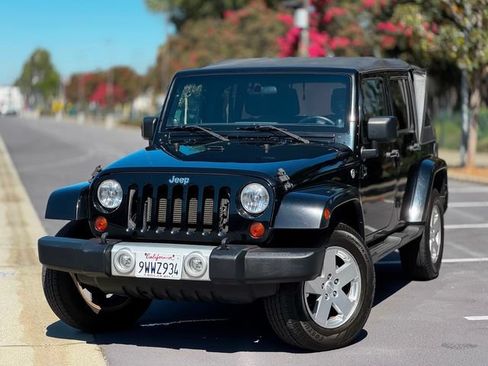 Used 2012 Jeep Wrangler Unlimited Sahara AWD/4WD image 19