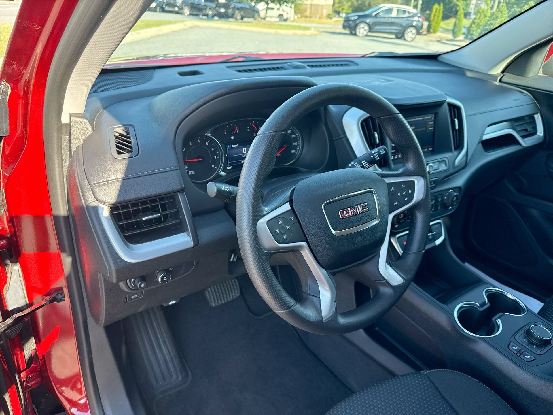 Used 2024 GMC Terrain SLE w/ Driver Convenience Package FWD image 34