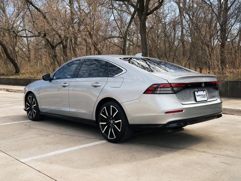 Used 2023 Honda Accord Touring image 7