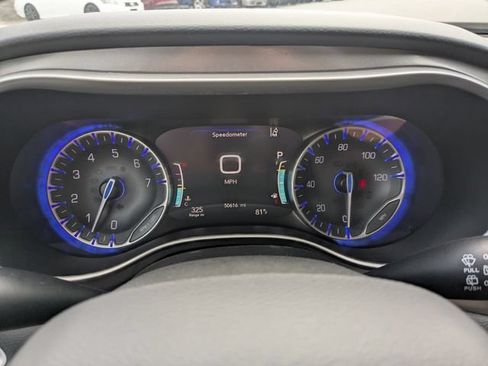 Used 2024 Chrysler Pacifica Touring-L FWD image 24