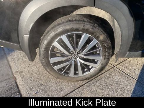 Used 2022 Nissan Pathfinder Platinum w/ Lighting Package (N92) image 16