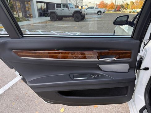 Used 2015 BMW 750Li image 32