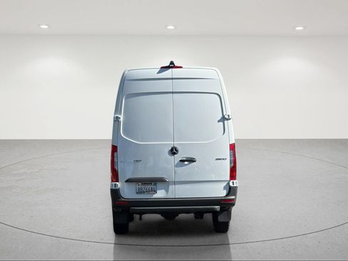 Used 2024 Mercedes-Benz Sprinter 2500 image 4