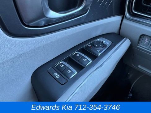 New 2025 Kia Sorento S image 23