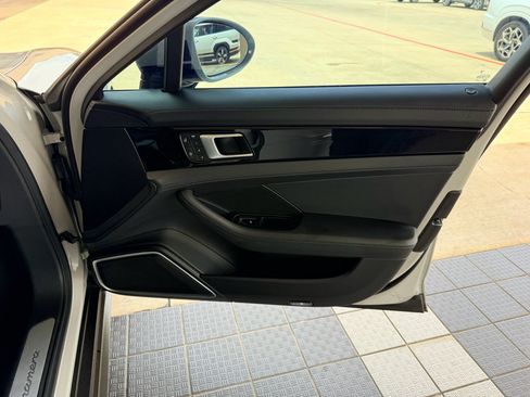 Used 2023 Porsche Panamera RWD image 14