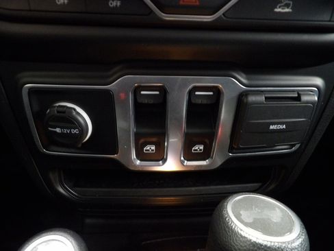 Used 2023 Jeep Wrangler Sport S image 28