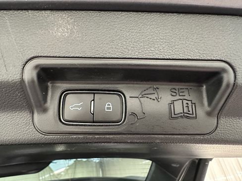 Used 2022 Ford Explorer XLT w/ Equipment Group 202A AWD/4WD image 14