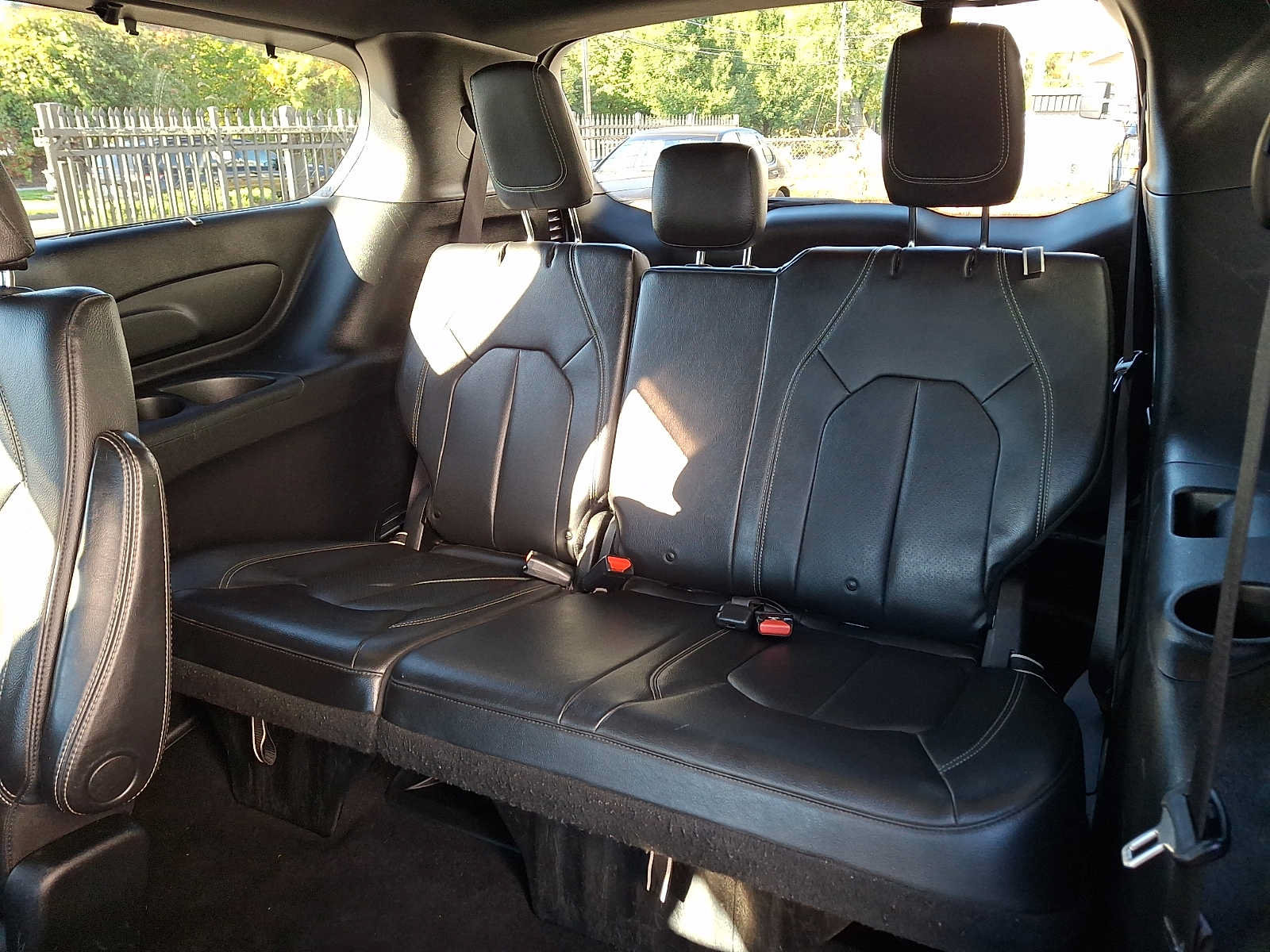 Used 2019 Chrysler Pacifica Touring-L FWD image 10