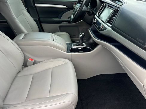 Used 2015 Toyota Highlander XLE FWD image 14