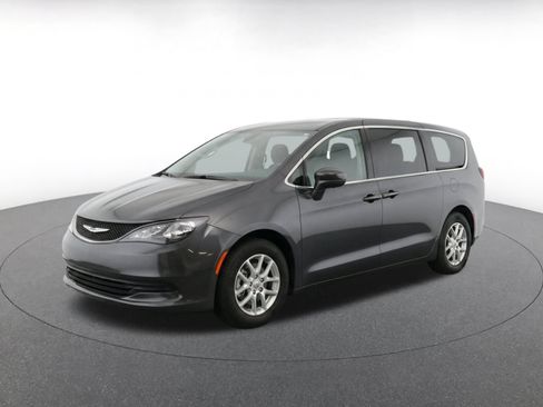 Used 2024 Chrysler Voyager LX FWD image 3