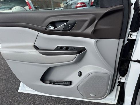 Used 2023 GMC Acadia SLT image 17