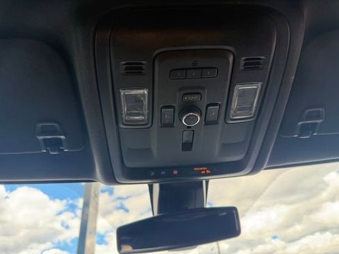 Used 2022 Chevrolet Suburban Premier RWD image 21