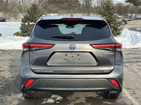Used 2023 Toyota Highlander XLE image 4
