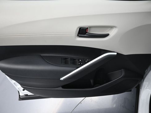 Used 2022 Toyota Corolla Cross LE image 76