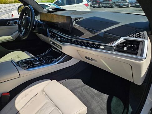Certified 2025 BMW X7 M60i image 21