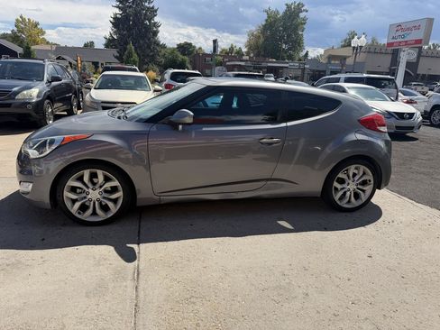 Used 2012 Hyundai Veloster w/ Style Pkg FWD image 2
