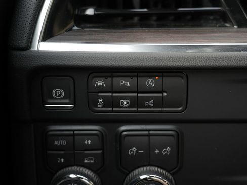 Used 2025 Chevrolet Suburban Premier AWD/4WD image 55