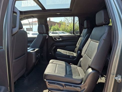 Used 2023 Chevrolet Suburban Z71 AWD/4WD image 10