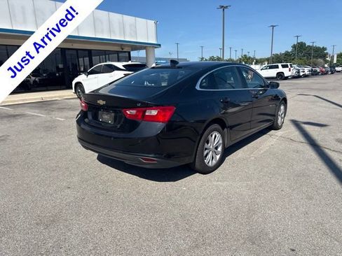 Used 2025 Chevrolet Malibu LT FWD image 3