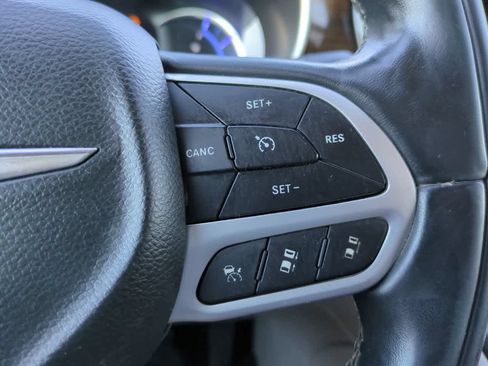 Used 2022 Chrysler Pacifica Limited FWD image 26
