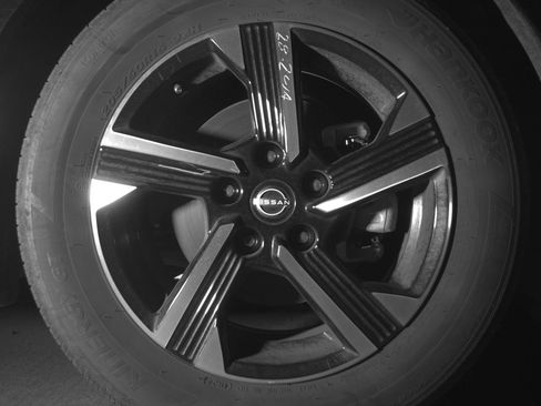 Used 2025 Nissan Sentra SV FWD image 13