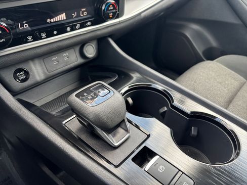 Used 2025 Nissan Rogue SV FWD image 43