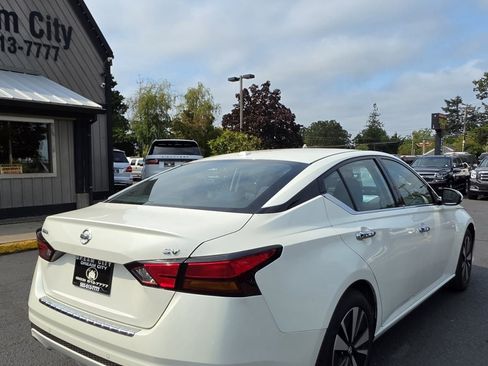 Used 2019 Nissan Altima 2.5 SV FWD image 8